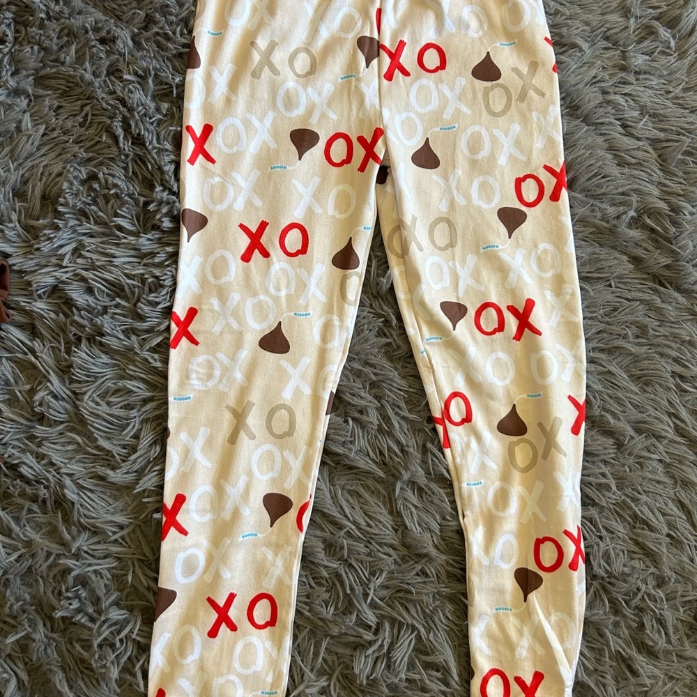 XO Pattern Pajama Set - Picture 5 of 7